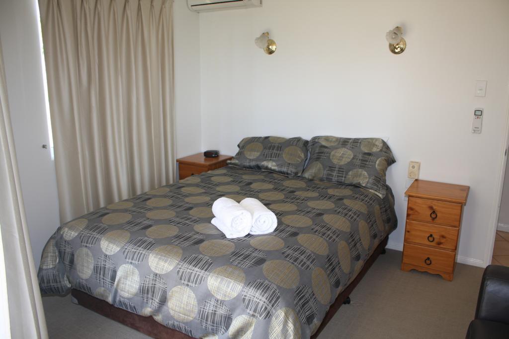 Illawong Beach Resort Mackay Room photo